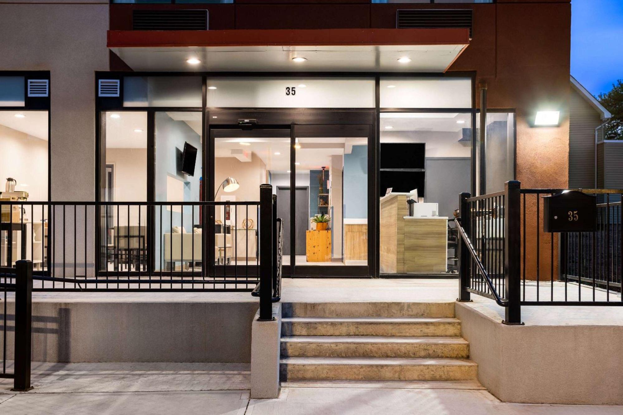 Days Inn By Wyndham Staten Island 뉴욕 외부 사진